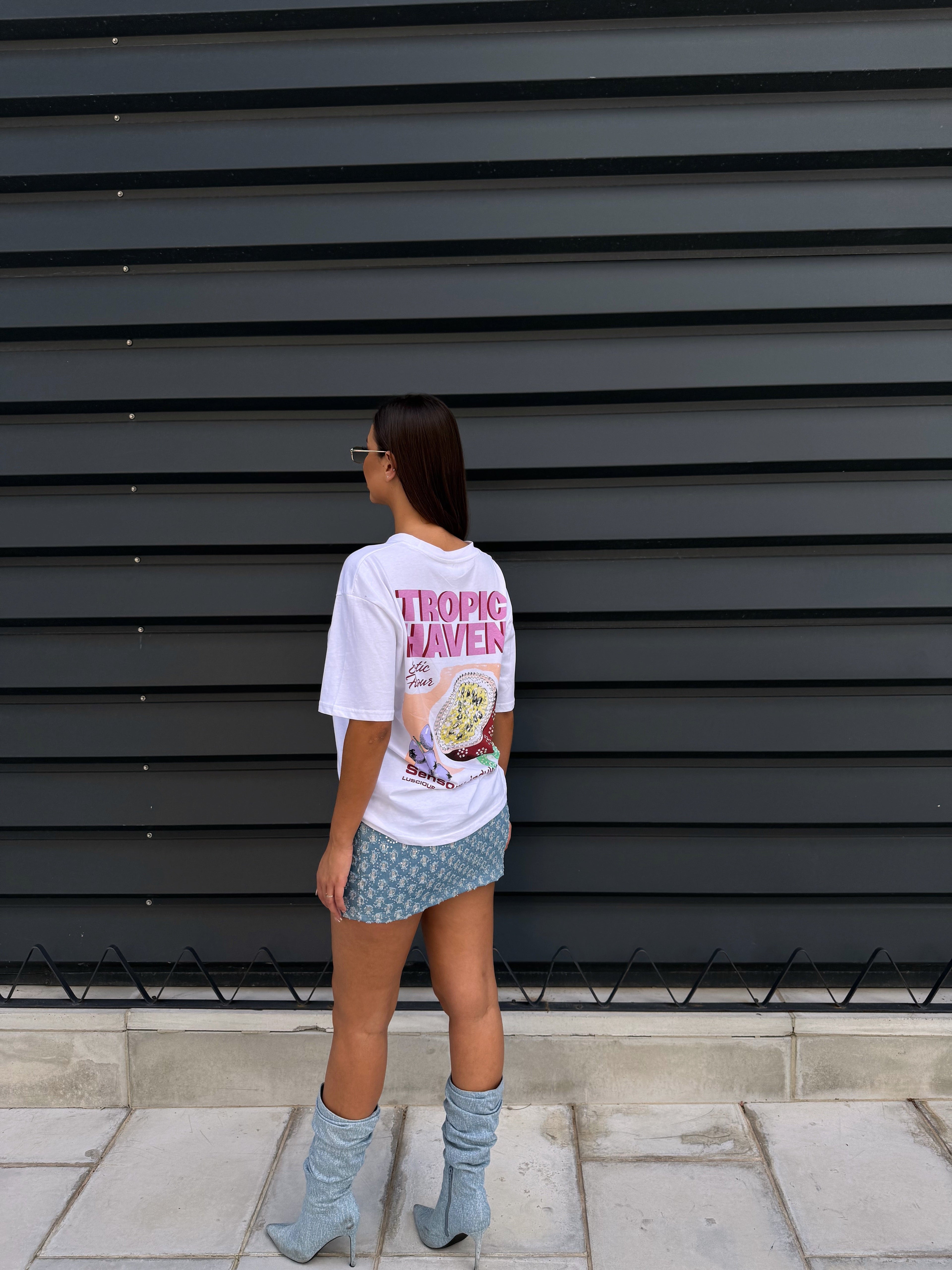 CAMISETAS CON DETALLES ESPECIALES