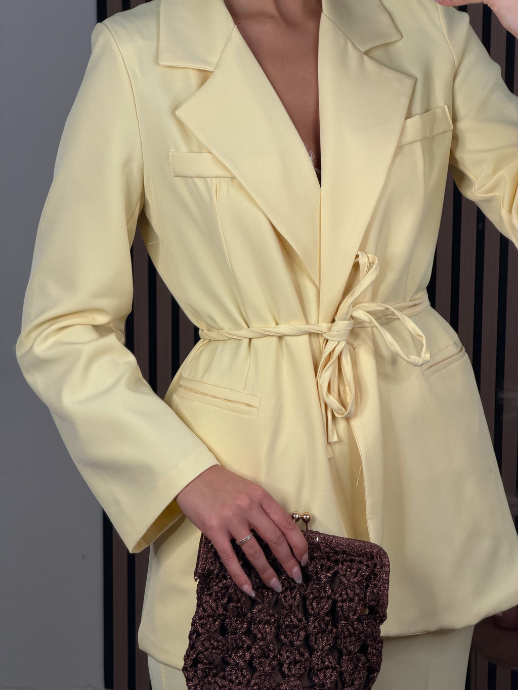TRAJE CAMELIA AMARILLO