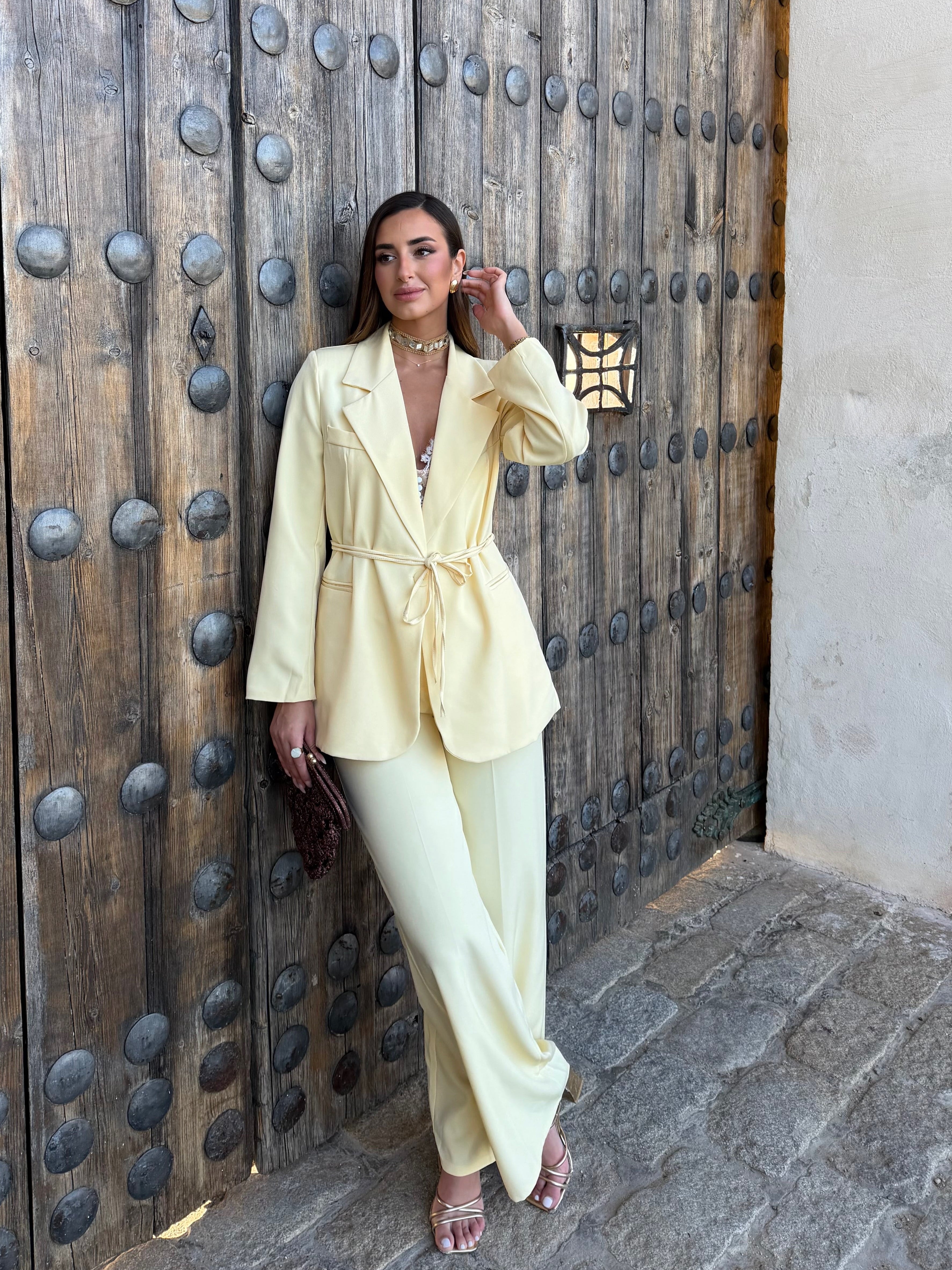 TRAJE CAMELIA AMARILLO