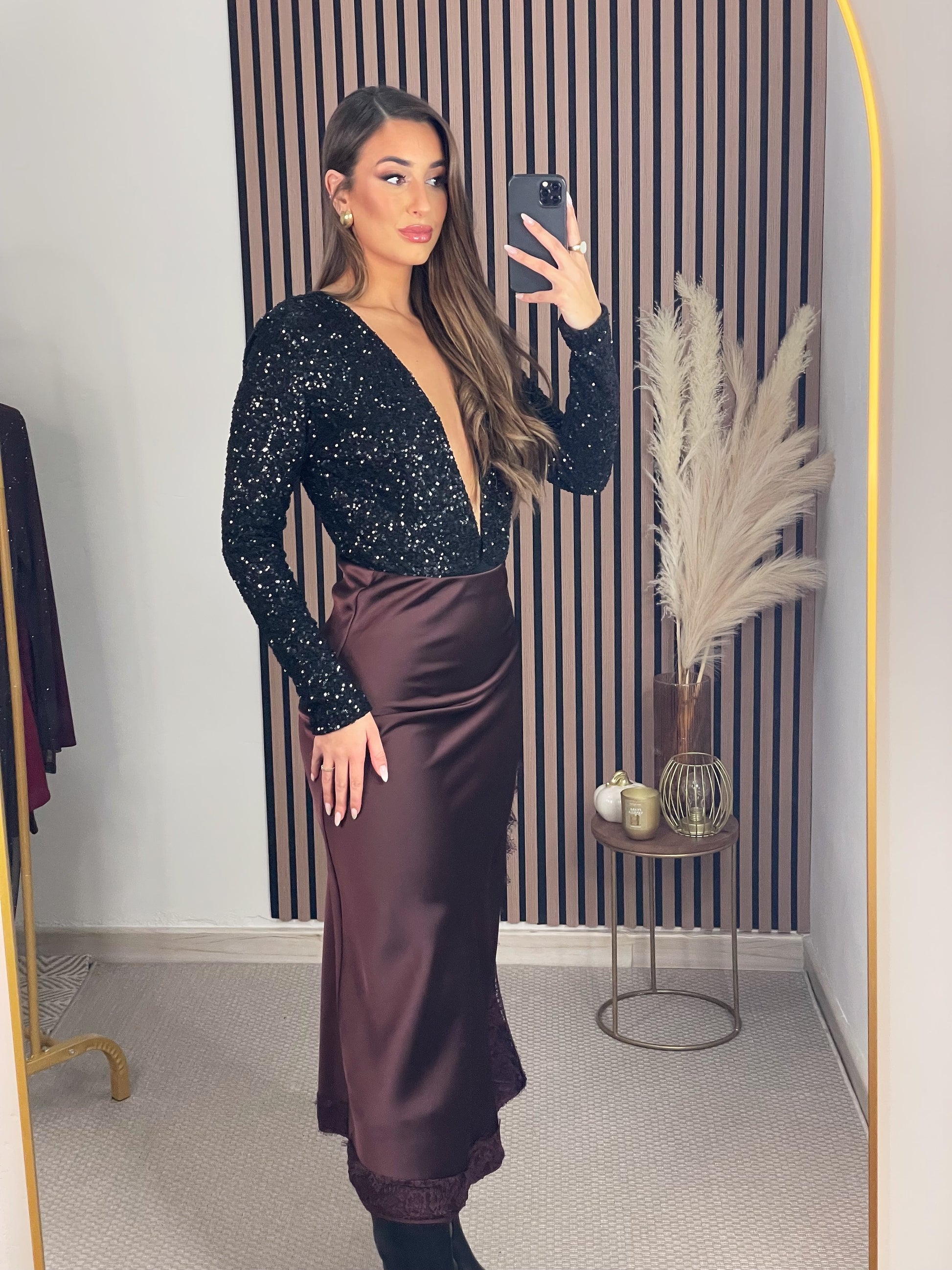 FALDA SATINADA TINTO