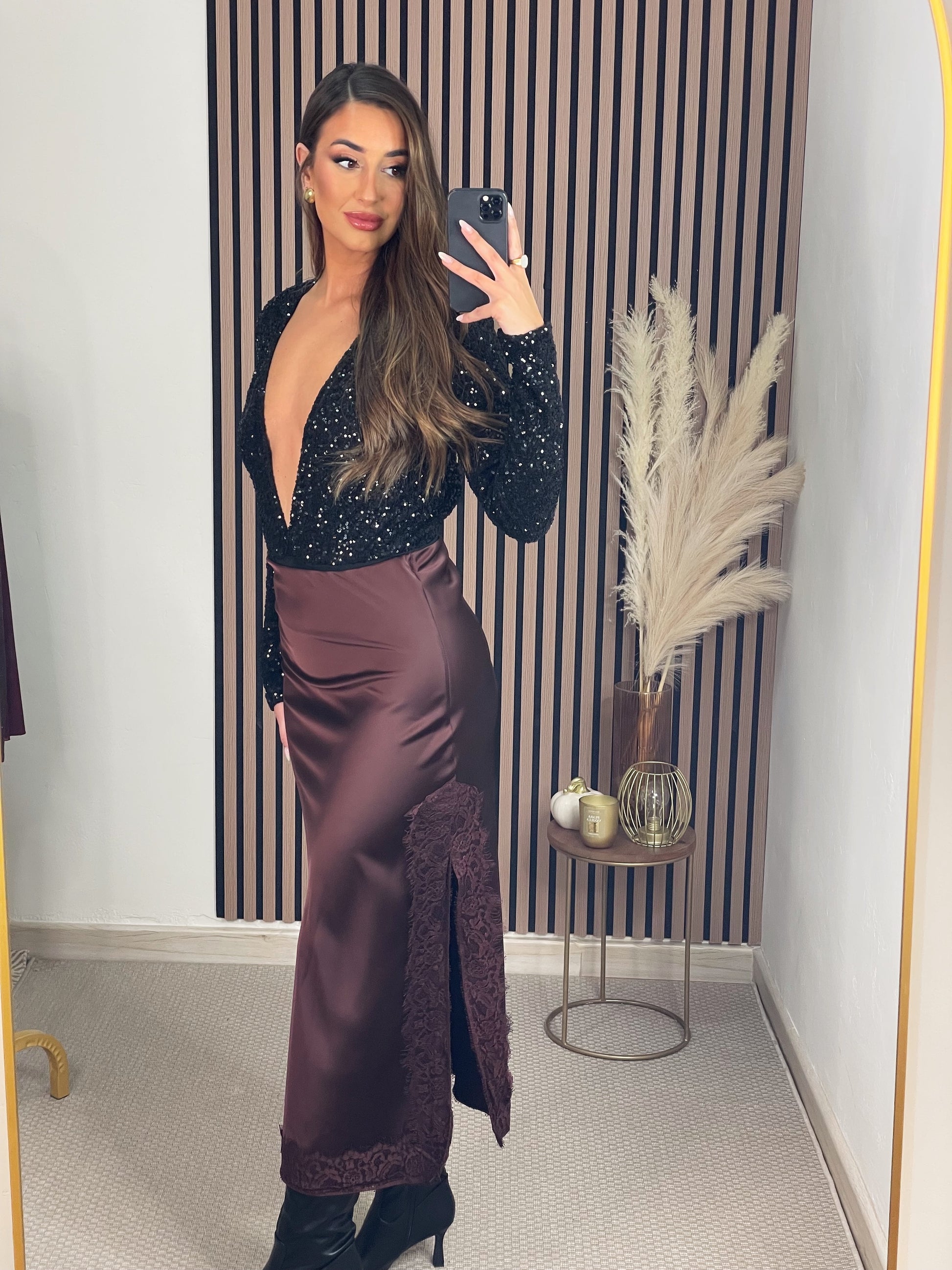 FALDA SATINADA TINTO