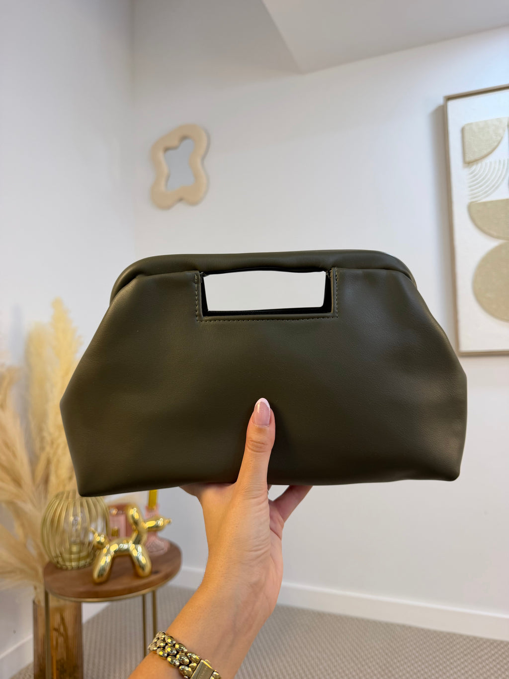 CLUTCH OLIVIA MILITAR