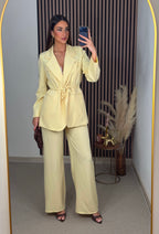 TRAJE CAMELIA AMARILLO
