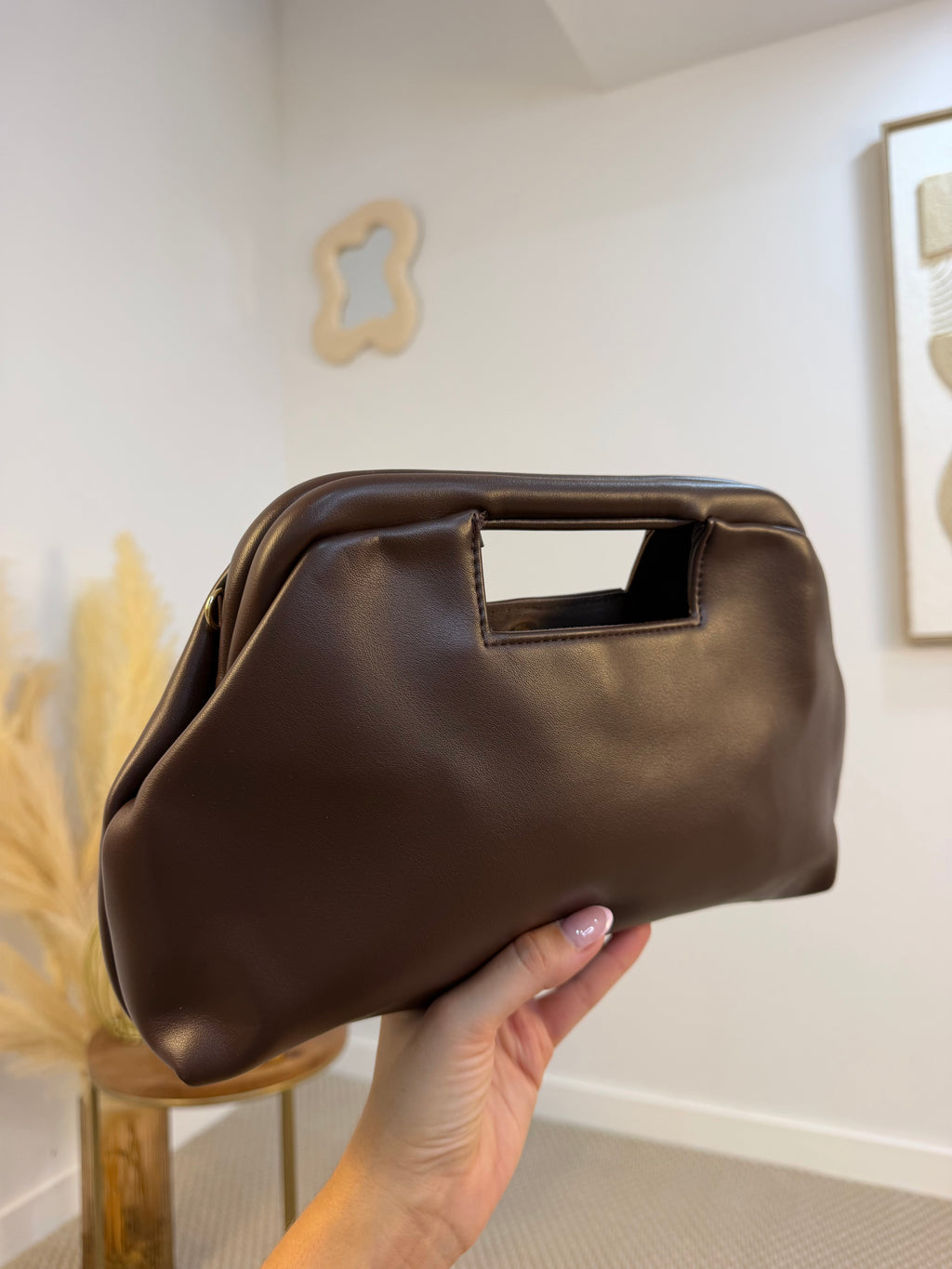 CLUTCH OLIVIA MARRÓN