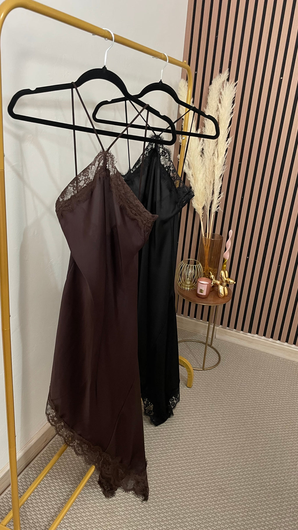 VESTIDO LENCERO MARRÓN