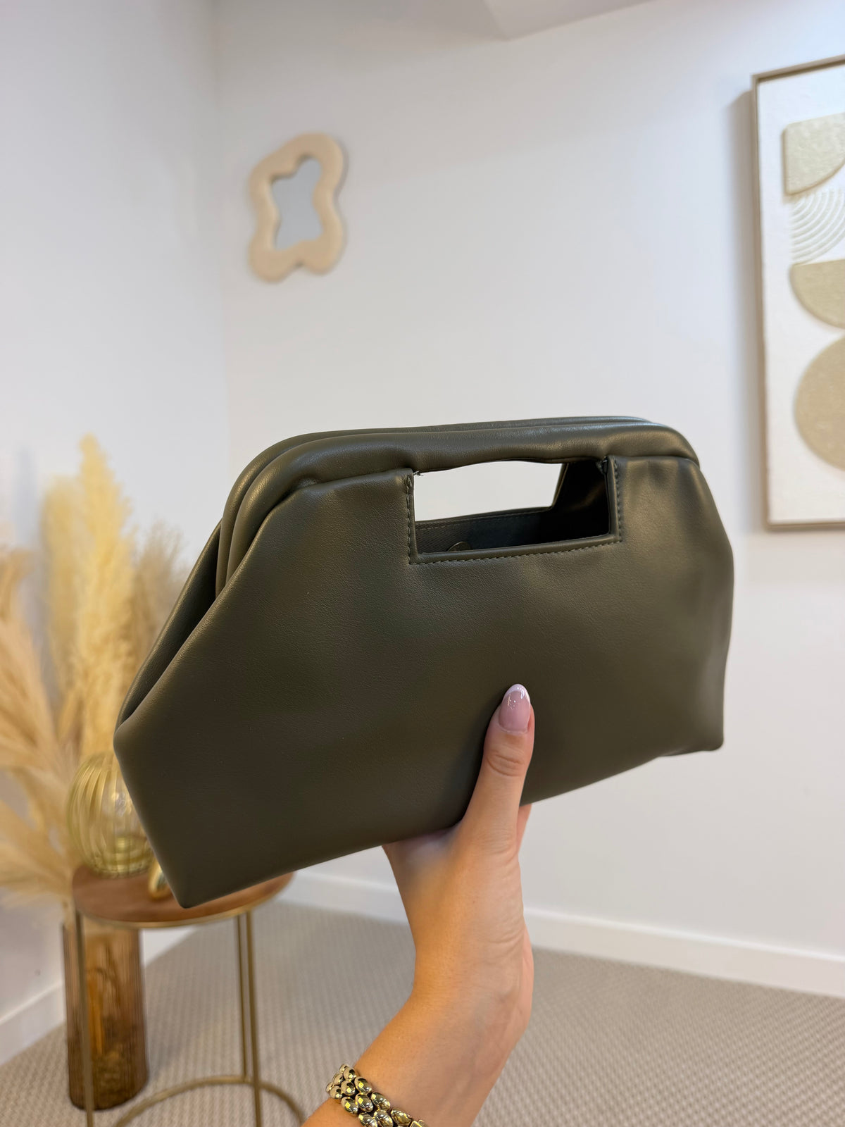 CLUTCH OLIVIA MILITAR