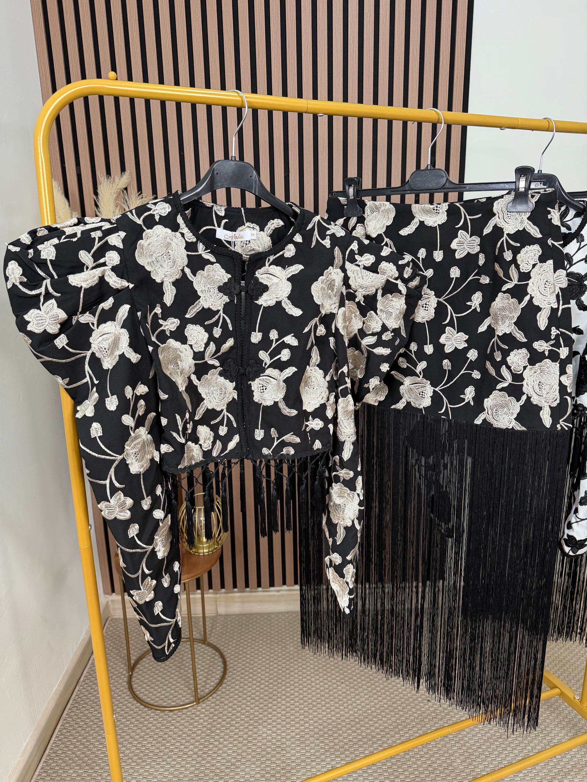 CONJUNTO CANASTA BORDADO NEGRO