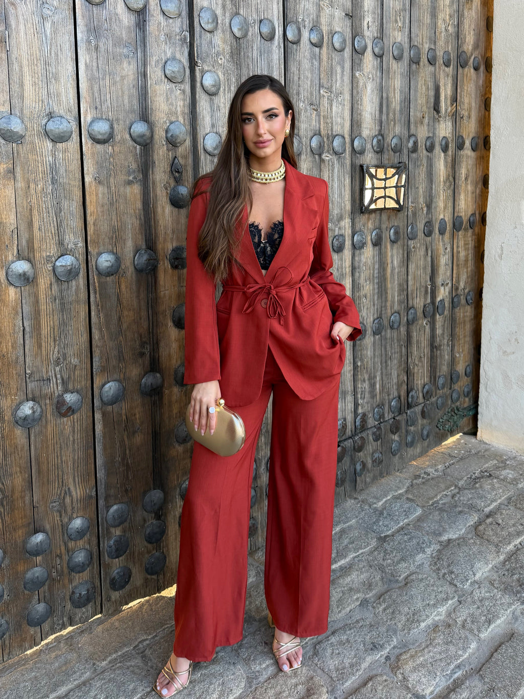 TRAJE CAMELIA