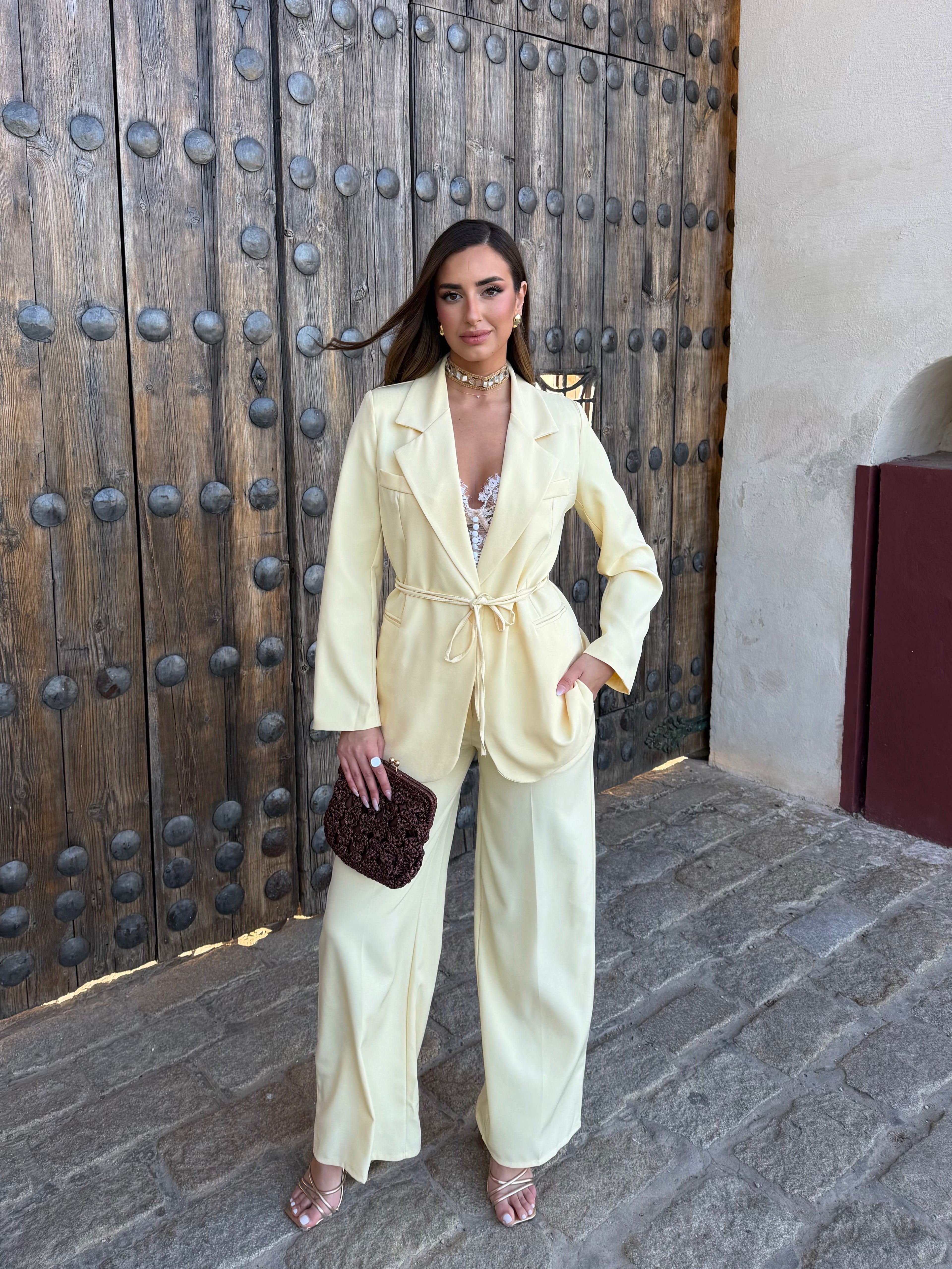 TRAJE CAMELIA AMARILLO