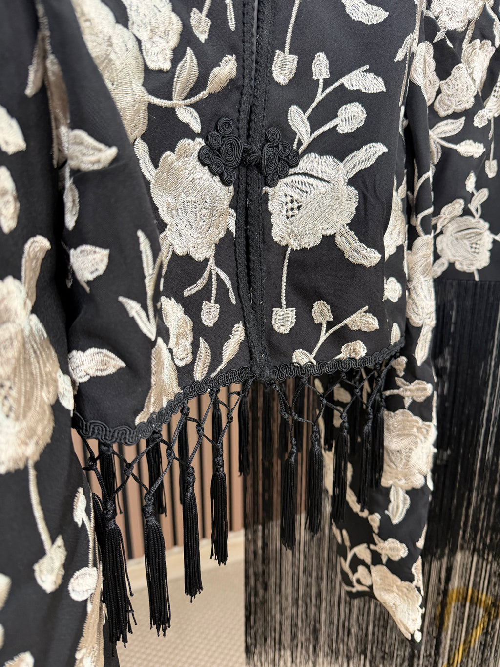 CONJUNTO CANASTA BORDADO NEGRO