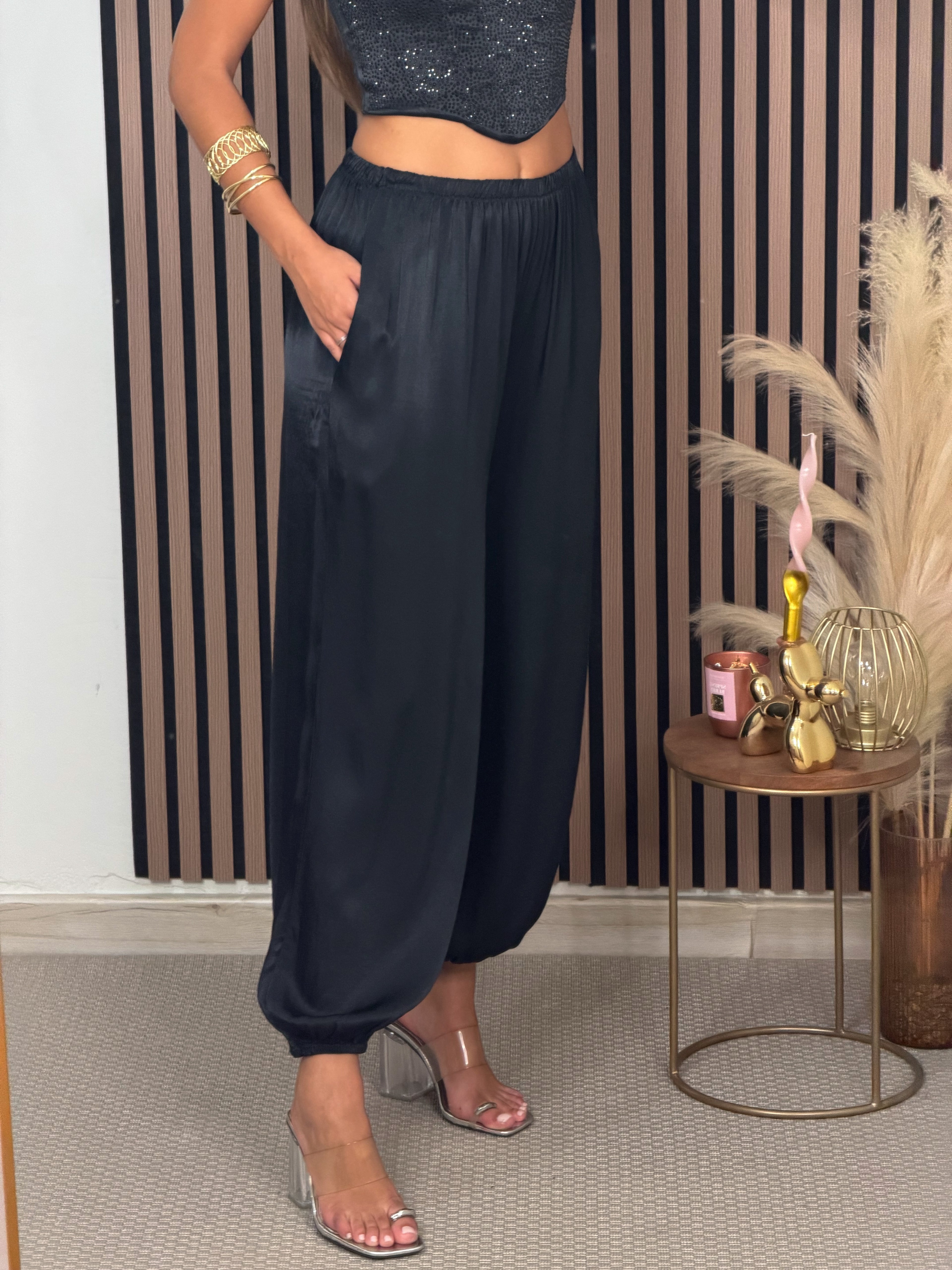 PANTALÓN SATINADO NEGRO